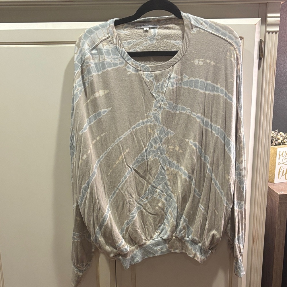 Young Fabulous and Broke Gray Blue Tie-Dye Long Sleeve Top Donating send offer